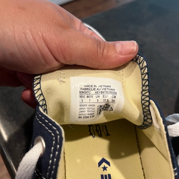 Converse - Picture 2 of 3